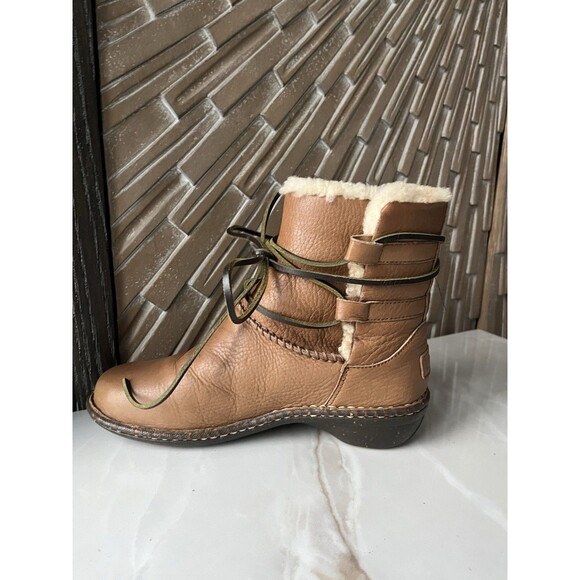 UGG Caspia 1932 Tan Leather Lace Up Ankle Sheepskin Fur Wool Flat Boots Wmn Sz 7 - Picture 3 of 12